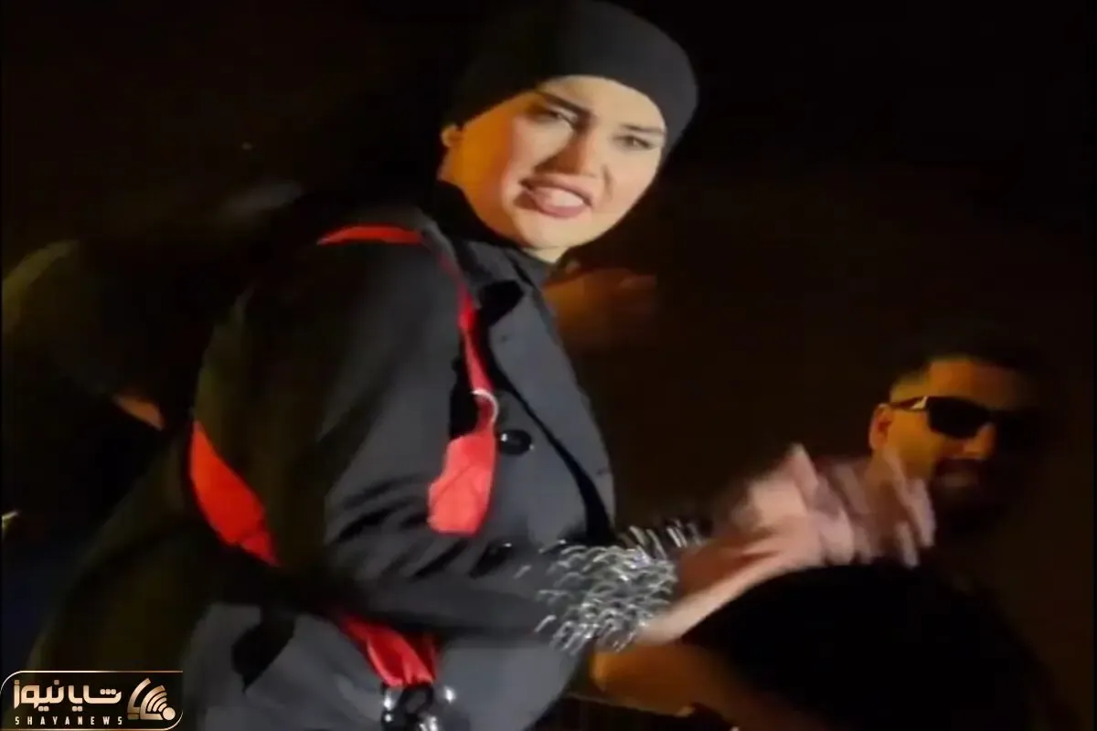 آواز شاد؛ نواختن ساز کوبه ای به دست این دختر خانم تو کنسرت که آهنگ پایتم من میخونن