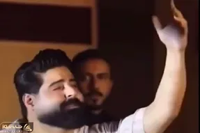 آواز بهشتی؛ خوش هیکل وسط کنسرت پاشد و با صدای گرمش خوند یه عالمه دوست دارم دورت بگردم