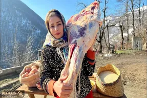 غذای خوشپخت دهاتی؛ دختر اهل گیلان تو طبیعت خوشگل شون چه خوشگل آشپزی میکنه