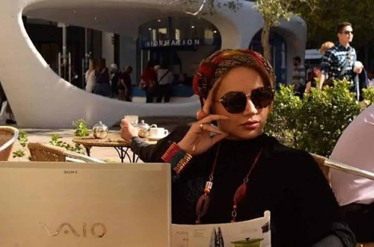 عکس هنری شبنم قلی خانی با درخت انار در ویلای با کلاسش!
