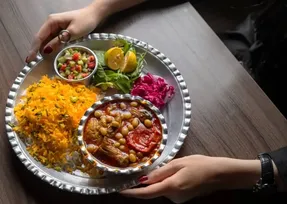 طرز تهیه مسمای مرغ و بادمجان؛ بادمجون اینجوری سرخ کنید