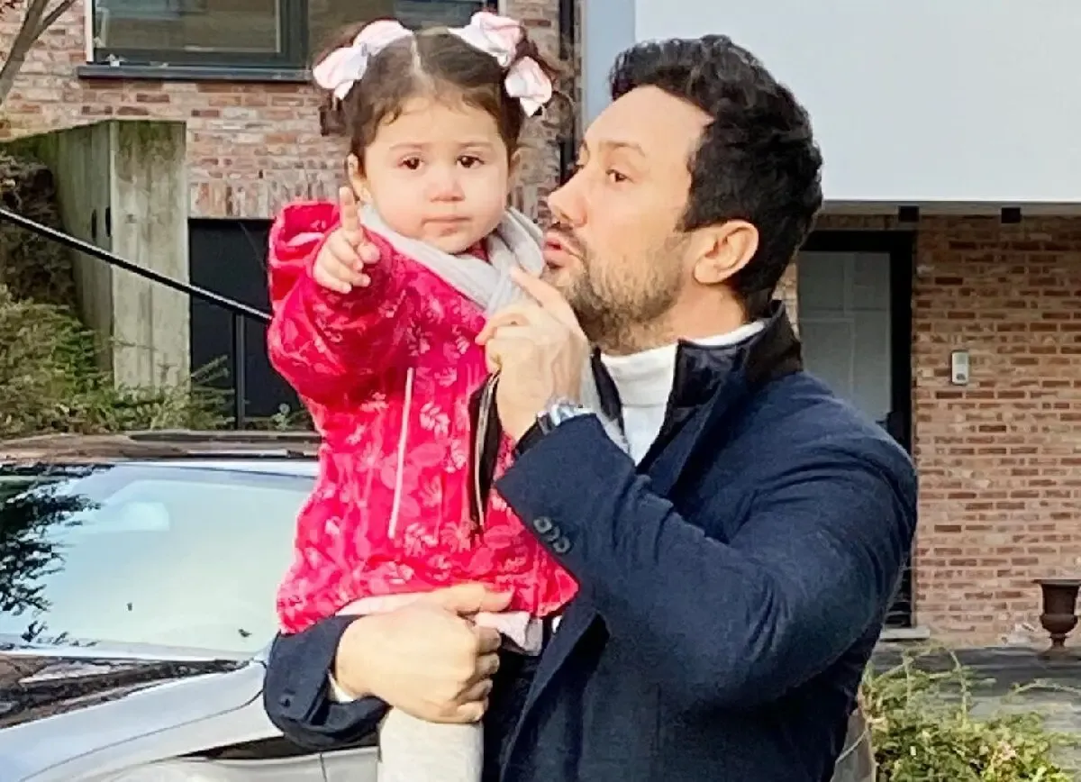 شاهرخ استخری با بنز چند میلیاردی و خانه لاکچری!