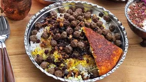 طرز تهیه قنبر پلو یا غم بر پلوی شیرازی + فوت کوزه گری