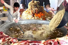غذای خیابانی؛ کابلی پلو هیجان انگیز افغان ها که با کلی گوشت و دورچین جذابش دل میبره