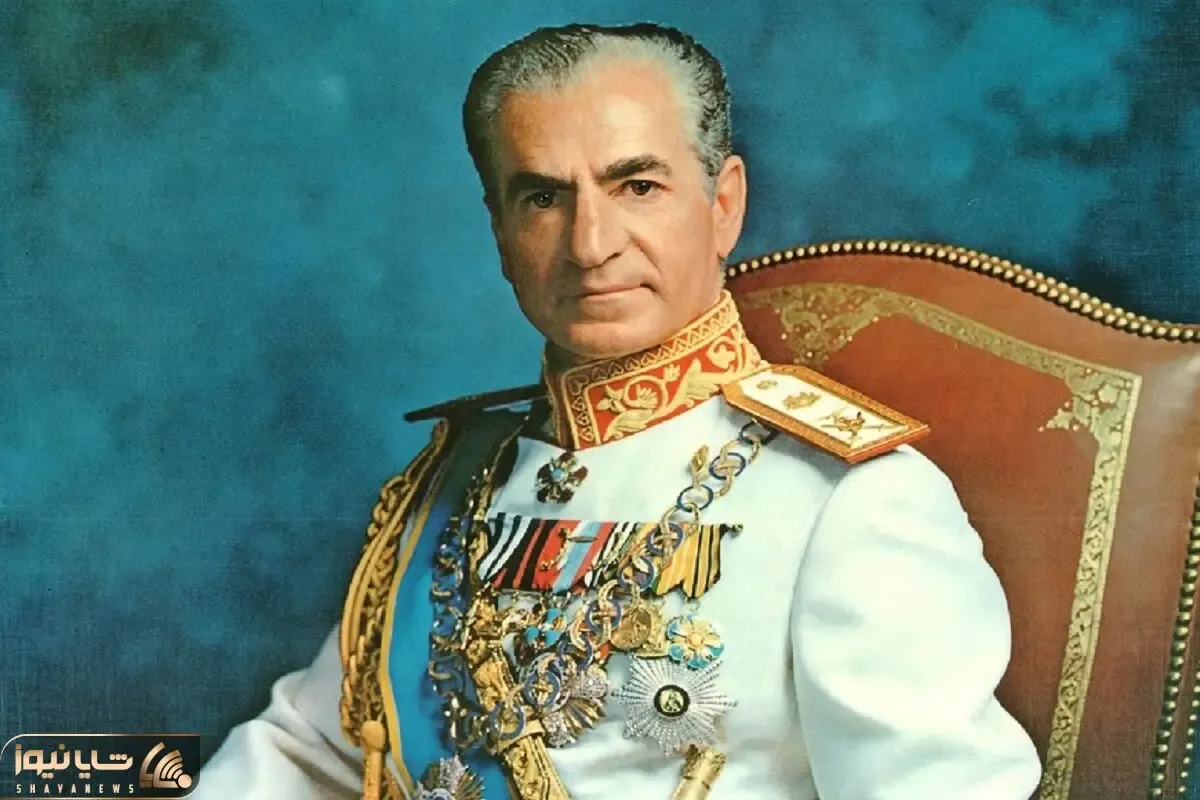 سفر به ایام قدیم سال 1342؛ محمدرضا پهلوی با لباس سمور و شاهزاده هایش