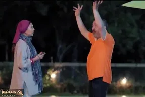 آواز شاد؛ آموزش رقص به سیامک انصاری توسط آزاده صمدی بهش میگه لامپ باز و بسته کنی حله