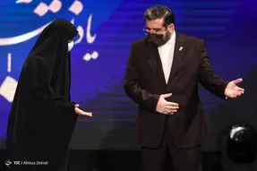 (تصاویر) دختر سردار سلیمانی در اختتامیه جشنواره فجر