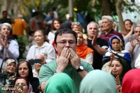 آواز احساسی؛ هزاران مادر تو پارک جمع شدن آهنگی روح لمس کن از هوشمند عقیلی میخونن