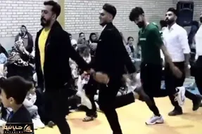 آواز شاد؛ رقص شیرازیا اصلا مثل خودشون تنبل نیست هماهنگ خوشگل رقصیدن کیف میکنی