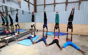 تمرینات عجیب گروه آکروباتیک کنیا