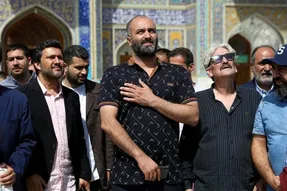 (عکس) حامد بهداد و بازیگر سریال یاغی در حرم امام رضا (ع)