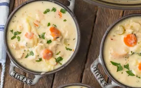 طرز پخت سوپ مرغ رشته فرنگی با خامه