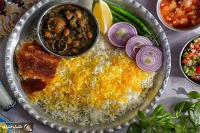 آشپزی حرفه ای؛ با این دستور یه قورمه سبزی محشر بپز که تا سر کوچه عطر و بوش بپیچه