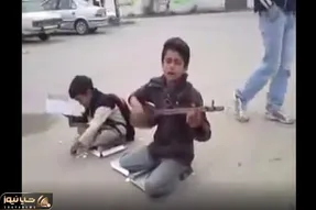 آواز خیابانی؛ ببینید این کودکی کار چه آهنگی راجب مرگش میخونه واقعا قلبتو به درد میاره