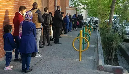 (عکس) صف عجیب ملاقات مردمی با احمدی‌نژاد