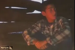 آواز احساسی؛ ببینید کودک کار آتیش روشن کرده و چه با جون دل آهنگ بمیرم برات رو میخونه