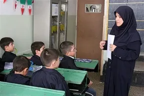 ۳۰۰ هزار تومان افزایش حقوق، گرهی از کار معلمان باز نمی‌کند!