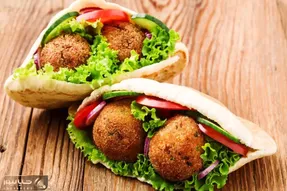 آشپزی حرفه ای؛ طرز تهیه ساندویچ فلافل با این ترفند ها نه خشک میشه نه خمیر