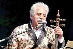 آواز محلی؛ فرج علیپور سالن رو به وجد آورد با خوندنش دلت پرپر میشه
