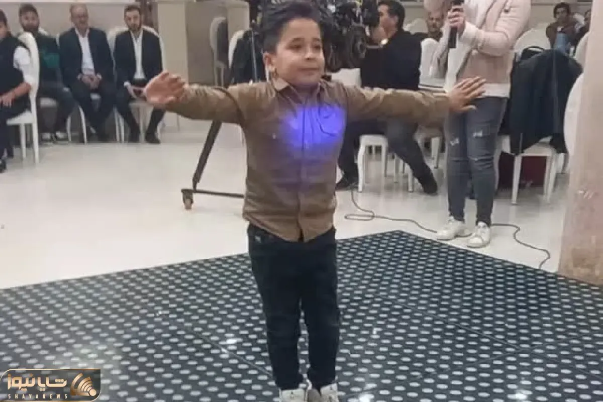 آواز شاد؛ پسر بچه یه اپسیلونم قد نداره چه محفل رو گرم کرده و رقص آذری رفت احاطش کردن