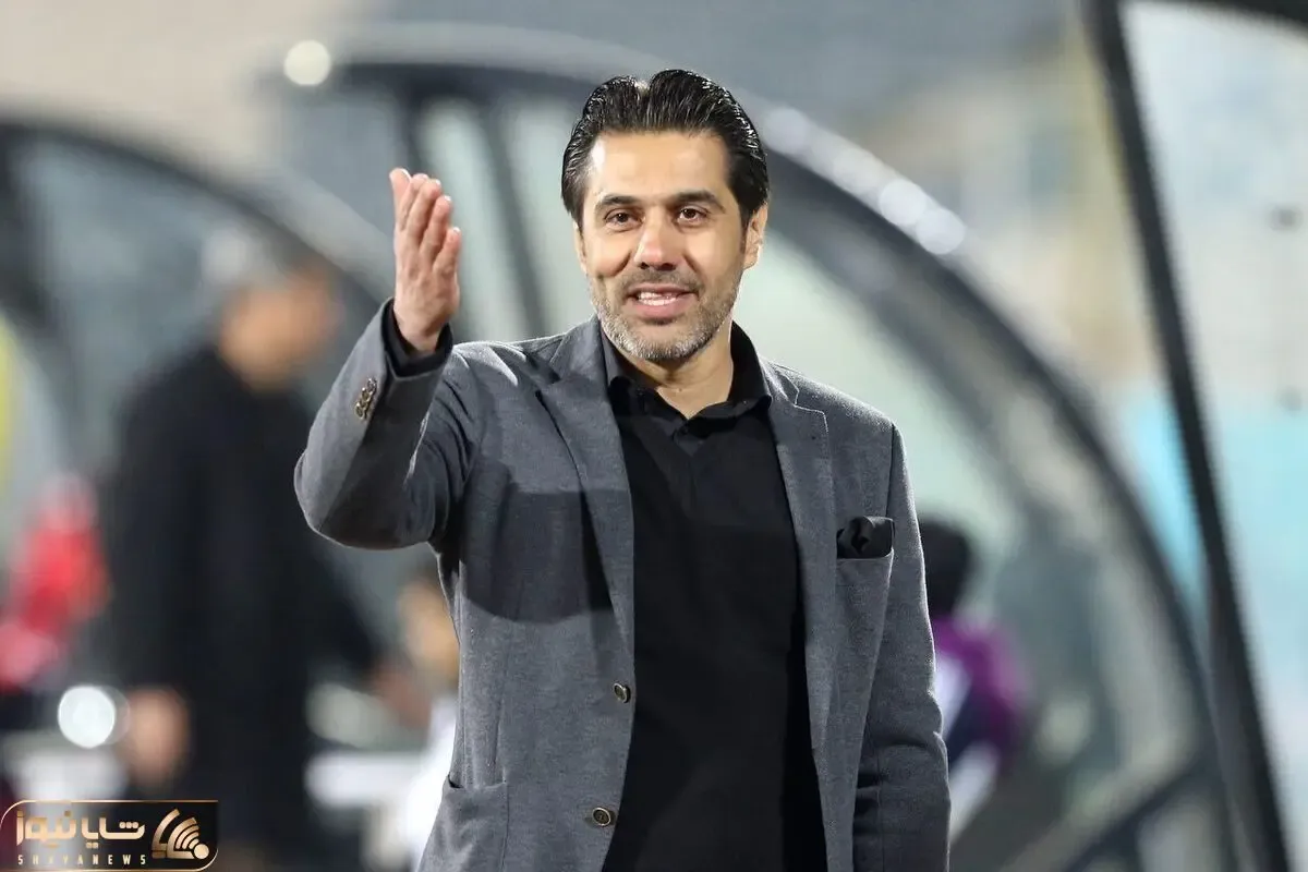 مدیر پرسپولیس بین دو نیمه به رختکن داوران رفت؟