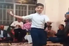 آواز شاد؛ پسر بچه بلا چه جوری پر قمیش رقصید فک مهمونا افتاد کف زمین انگار خواب میبینن
