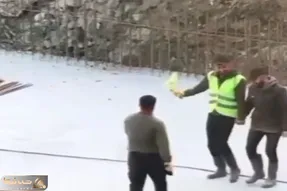 آواز شاد؛ ببینید این سرباز راهور باحال و پایه چطوری تو اون برف با مردم  کردی میرقصه