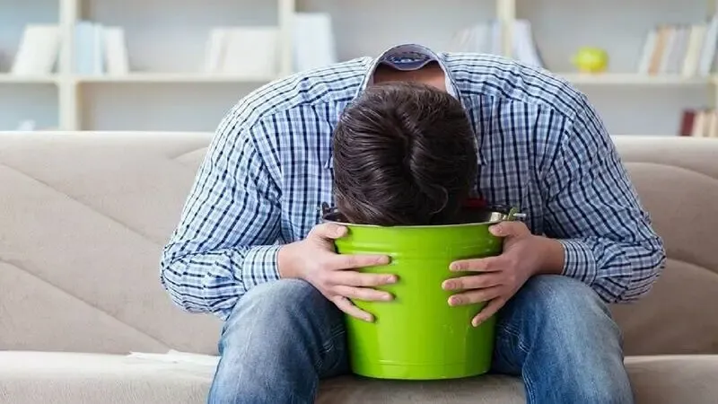 وقتی حالت تهوع داریم، چی کار کنیم؟