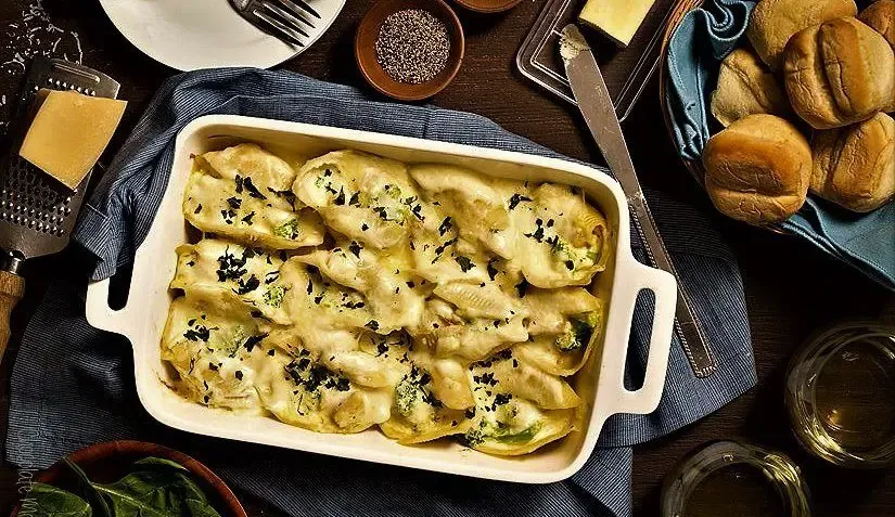 طرز تهیه جامبو شلز؛ با این پاستای صدفی یه غذای آسون و خوشمزه درست کن