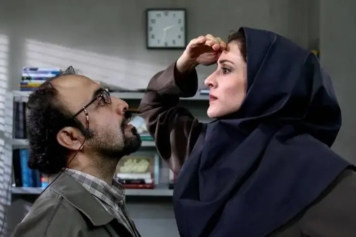 (ویدیو) ماجری سیلی سنگین ویشکا آسایش به رضا عطاران