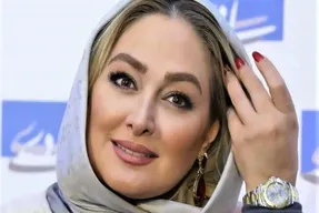 عکس الهام حمیدی با آرایش غلیظ در ماشین!