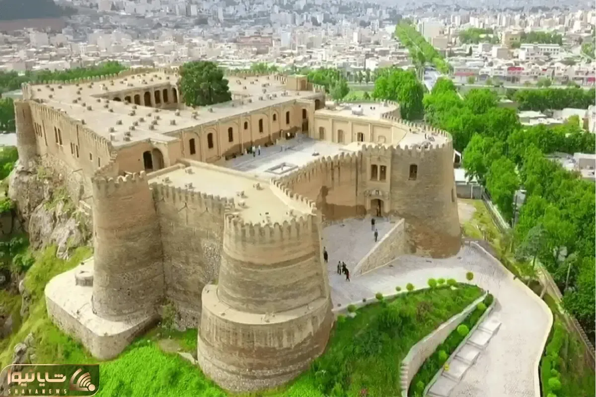 قلعه فلک الافلاک عربی خیر بلکه سپهر سپهران یادگار ایران باستان و یادآور شکوه گذشته‌ها