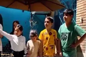 آواز شاد؛ فندقای دهه نودی تو حیاط مدرسه دسته جمعی رقص سنتی میرن که نمرشون بیسته