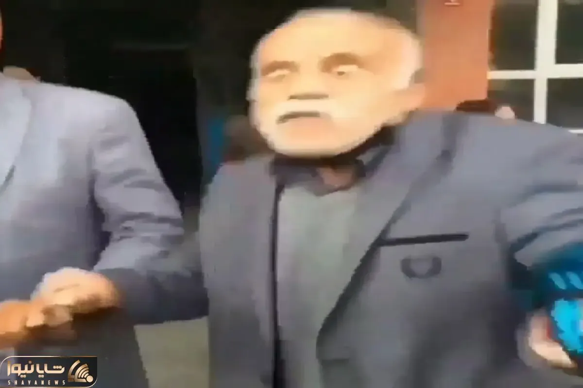 آواز شاد؛ پیرمرد سر چوبی رقصید با اداها و چپ کردن چشماش بقیه صف از خنده تار و مار شدن
