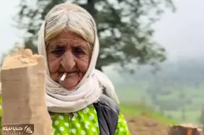 آواز محلی؛ غرق شدن مادربزرگ عشایر با آهنگ سوزدار سعید کریمی فقط سیگار رو لبش