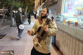 آواز خیابانی؛ این دوره گرد افغان تو شیراز با ساز و صدای دلشین مردم رو محو خودش کرد