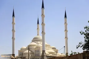 با مسجد جامع مکی زاهدان آشنا شوید