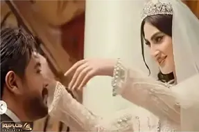آواز شاد/ مریم مومن تو راه رفتن به تالار برای دیدن همسرش با جمع دوستاش
