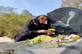 آواز سوزناک؛ مرجانه گلچین سر مزار عزیزش جور فغان کرد دل خراش بر میداره