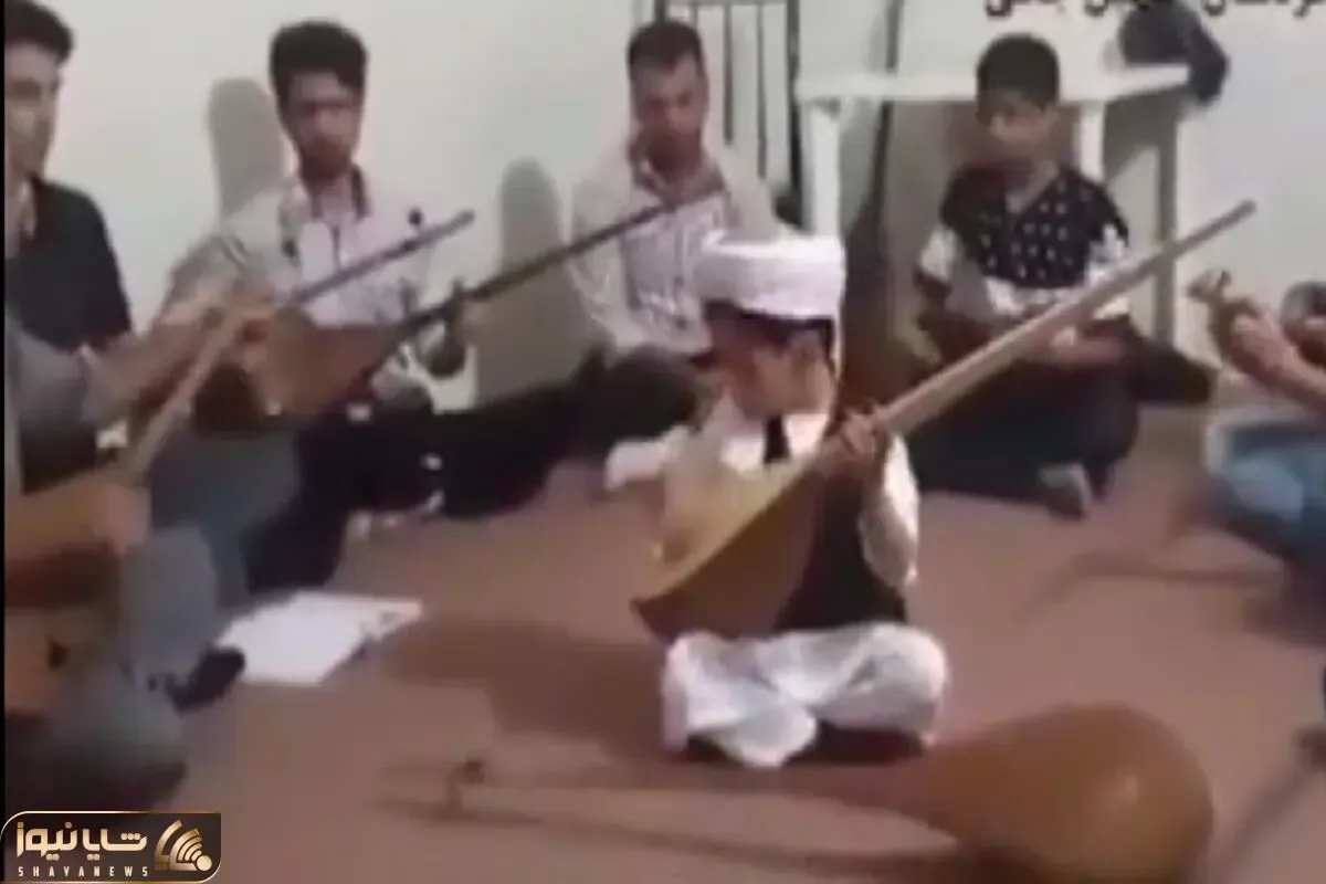 آواز محلی؛ بچه نیم وجبی شده لیدر کلی آدم فقط معلوم نیست چی میخونه صداش زیادی جیغه!