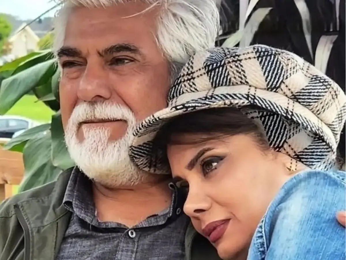 نگاهی به چیدمان و دکوراسیون خانه حسین پاکدل و عاطفه رضوی / پنجره ای به سمت حیاط سرسبز