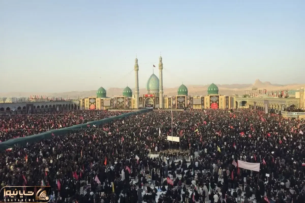 (ویدئو) اقامه نماز بر پیکر رهبر شهید انقلاب توسط آیت‌الله جوادی آملی