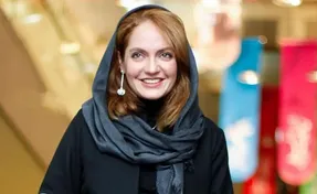 مهناز افشار با شلوار بگ و کم حجاب تر از همیشه