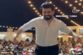 آواز شاد؛ مرد رفت رو سن جوری بپر بپر کرد انگار زیر پاش زغال آتیشی گذاشتن رو دور تنده