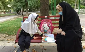 درگذشت فرحناز عاقل خانم معلمی که در پارک به کودکان افغان درس می داد