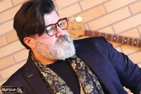 آواز جگرسوز؛ مهدی یغمایی سر خاک برادرش با بغض خفه کننده میخونه و مادرش زار میزنه