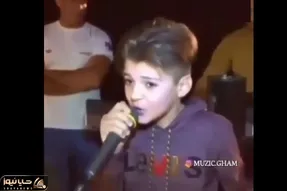 آواز محلی؛ پسر بچه خوش صدا چه سوزناک آهنگ من عاشق شبگردم نباشی من پر دردم رو میخونه