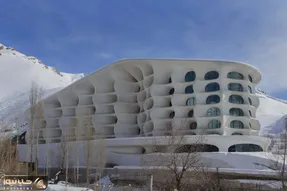 معماری خلاقانه در ساختمانی الهام گرفته از استخوان و برف/ هتل گل یخ سازه ای رویایی