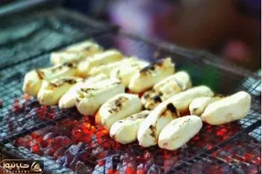 غذای روستایی؛ همه جا سوسک و خرچنگ سرخ میکنن تایلندی ها موز رو کباب میکنن