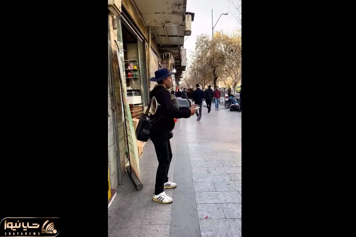 آواز خیابانی؛ آقا با حرکاتش و آهنگ ریتمیک همه رو جلب خودش کرده/ ملت شاد شدن